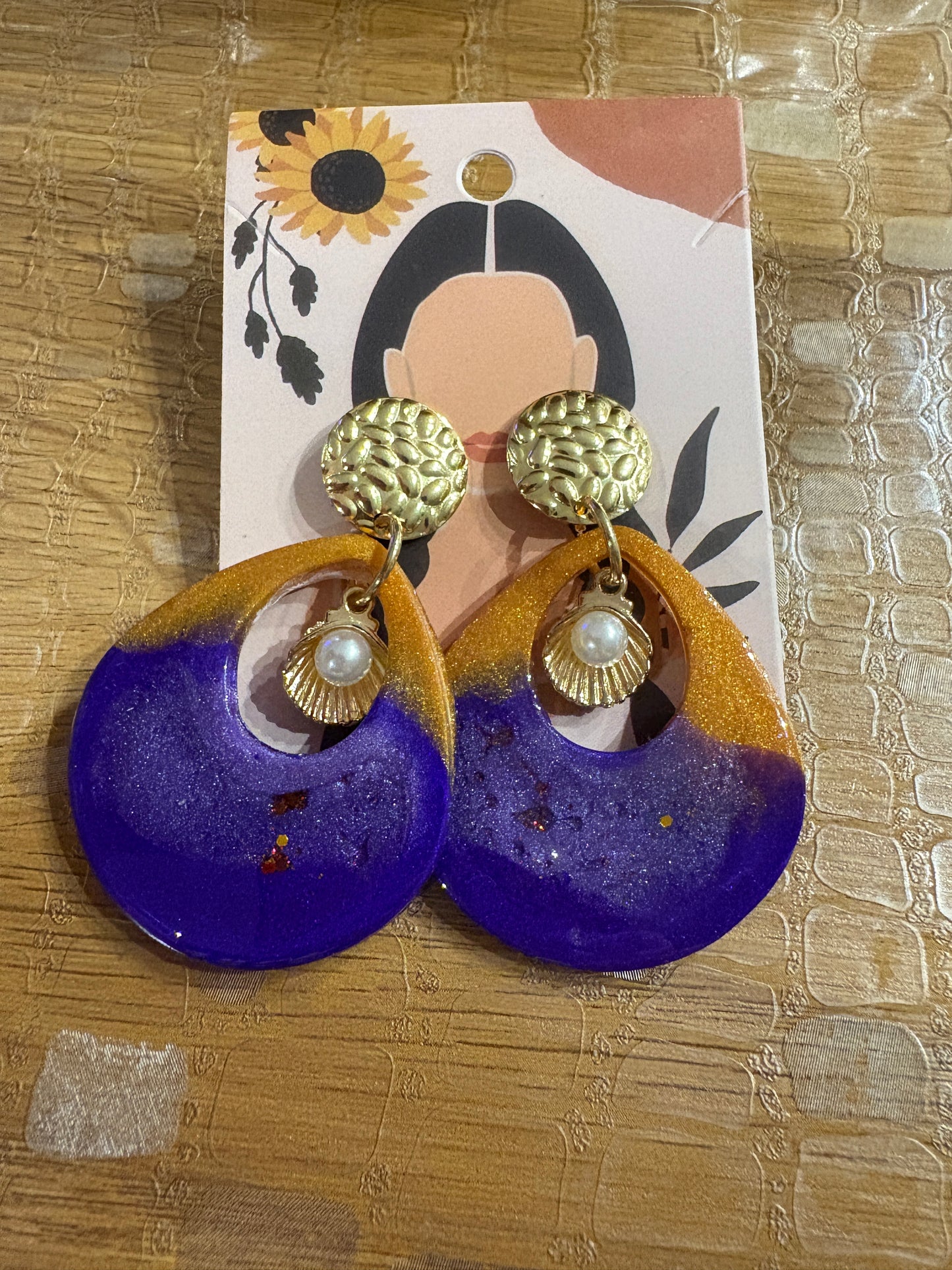 Boucles d'Oreilles Pendantes Violet Doré Perle Coquillage - ELLIE
