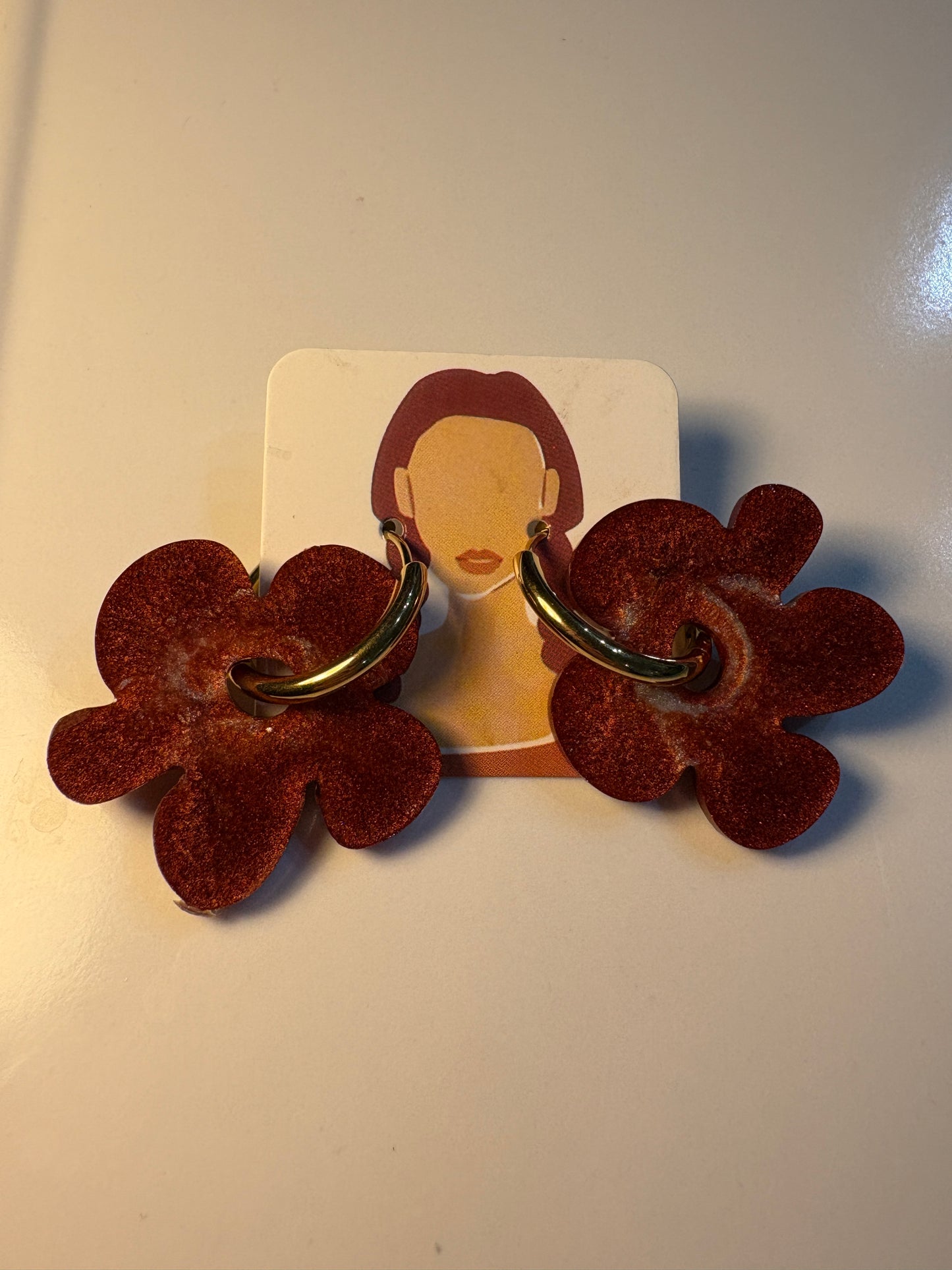 Boucles d'Oreilles Créoles Fleur Marron Cuivré Paillettes - GARANCE