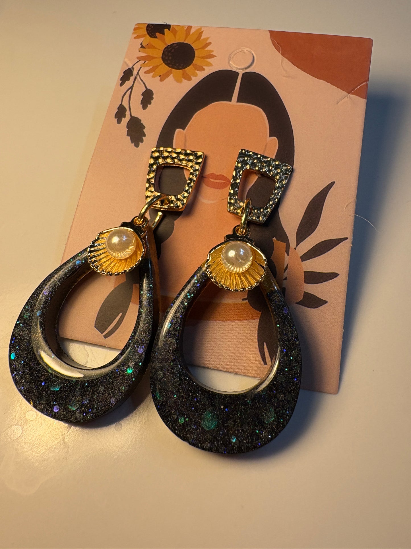 Boucles d'Oreilles Pendantes Noir Galaxie Perle Coquillage Doré - SINA