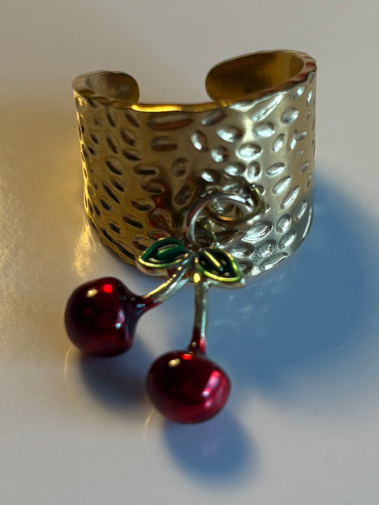 Bague dorée avec Pendentif Cerises